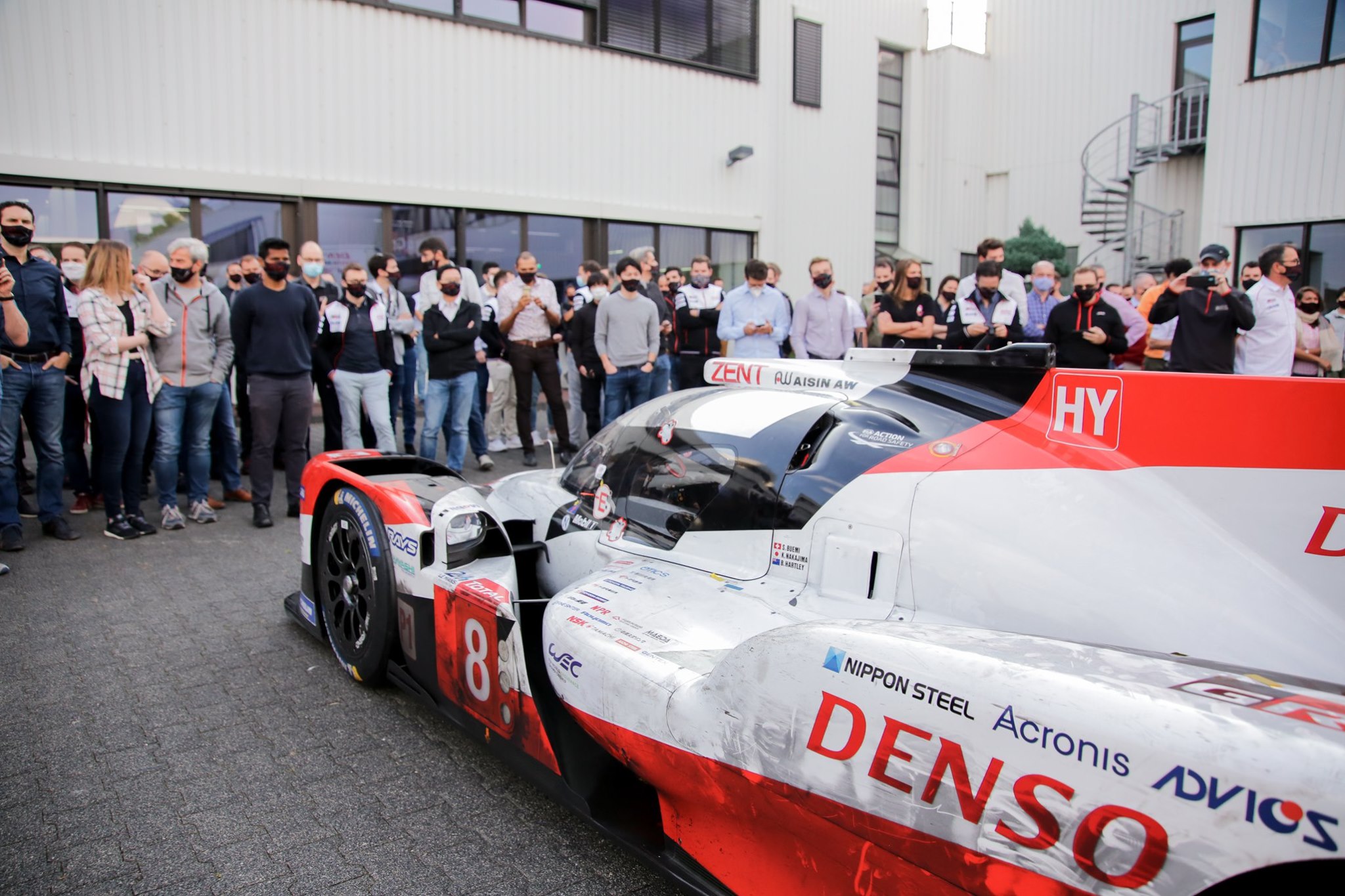 PHOTO (D.R Toyota) : la Toyota TS050 Hybrid #8 lors de son retour dans les ateliers de Toyota Gazoo Racing à Cologne.