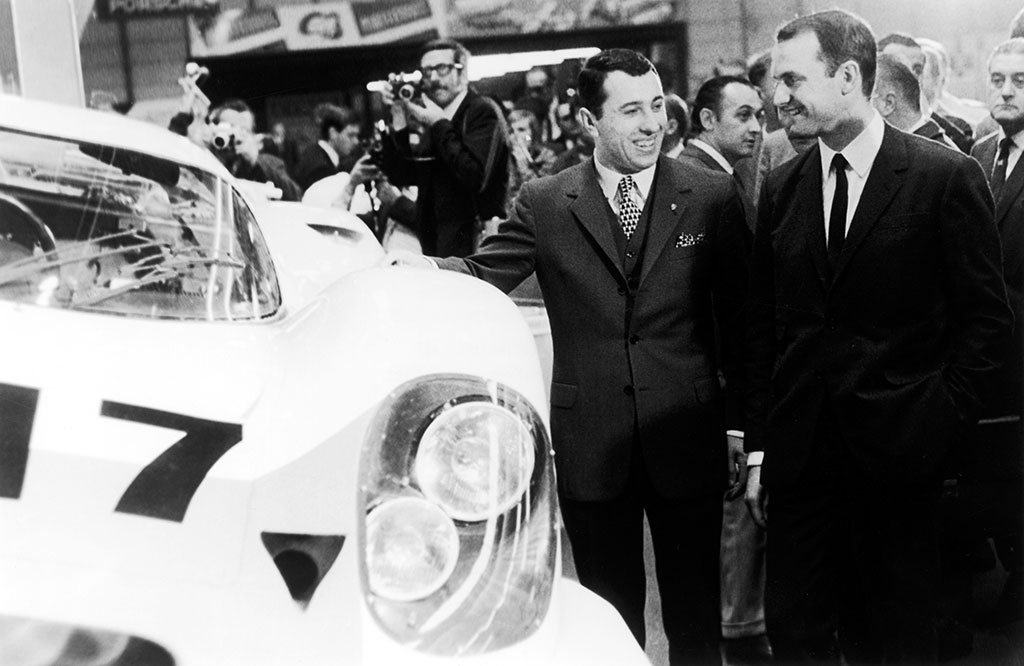 Ferdinand Piëch & Gerhard Mitter lors de la présentation de la Porsche 917.