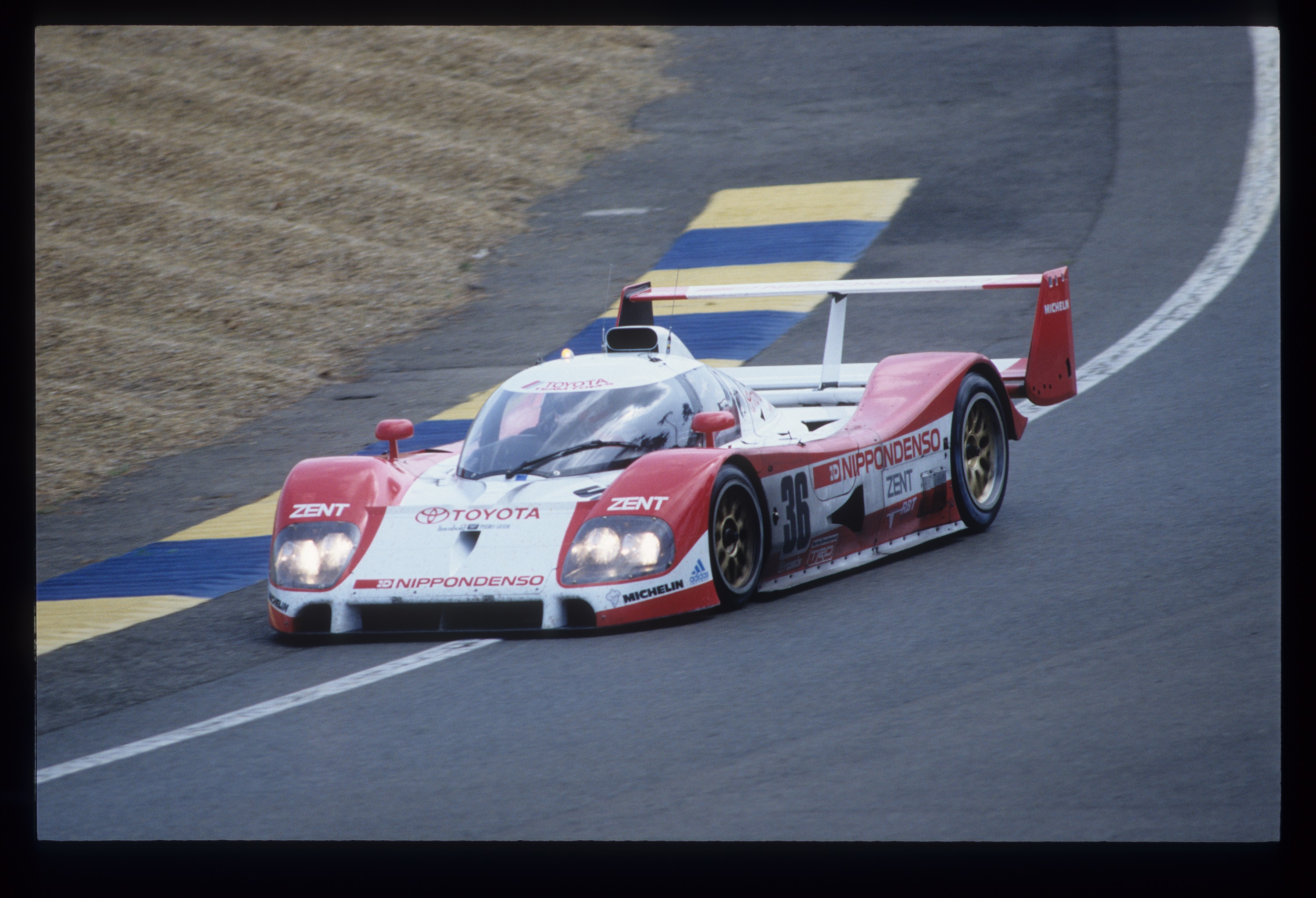Developing cars as rapid as a Formula One was so costly that a lack of competitors brought the World and Japanese championships to an end in 1992. These TS010s could therefore only be seen at the 24 Hours of Le Mans.