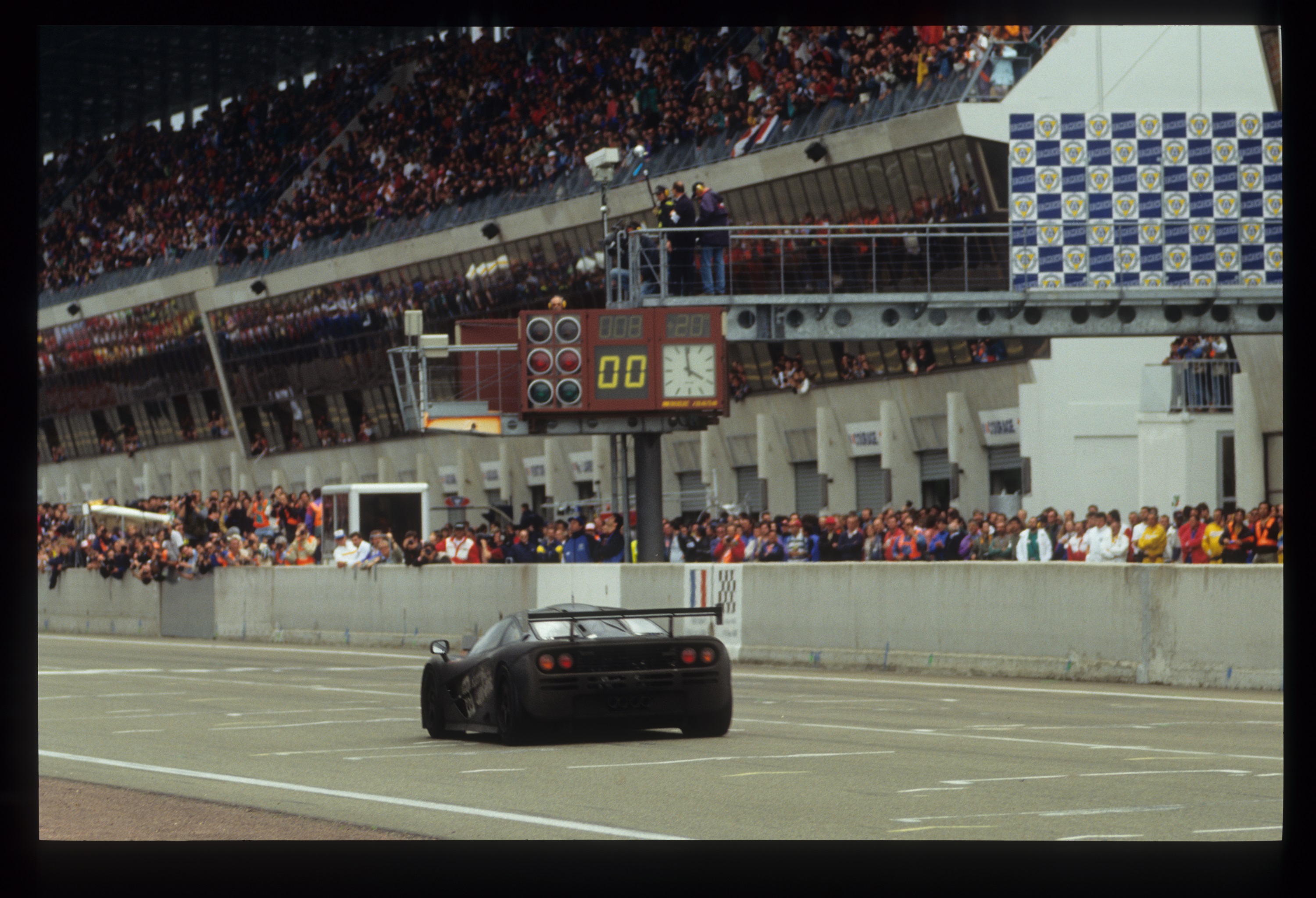 McLaren’s 1995 win made history for a number of reasons. Four McLarens made the Top Five on the make’s début appearance at the 24 Hours of Le Mans.