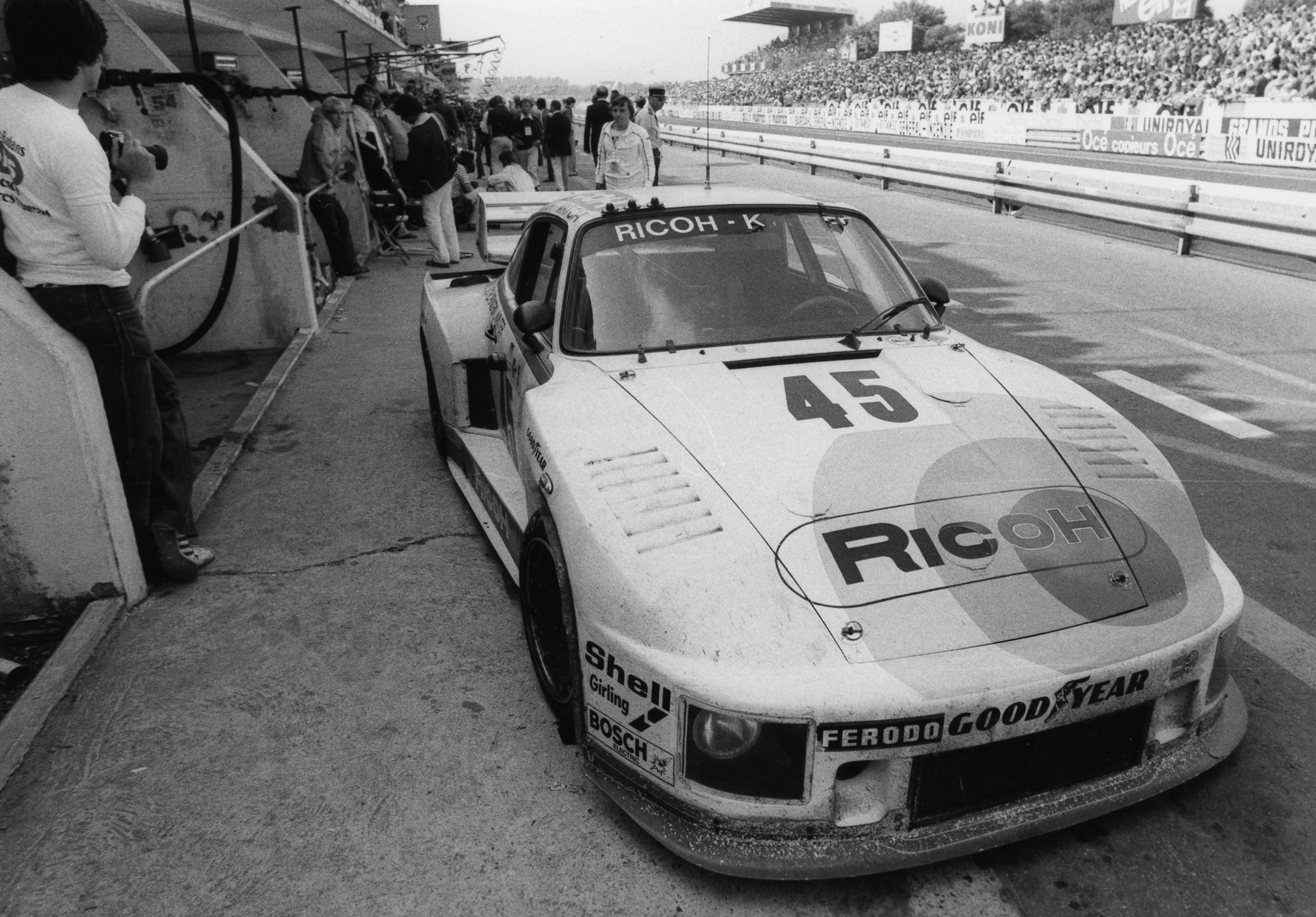 Krages shared the magnificent 935 with none other than Philippe Gurdjian, gentleman driver, future Grand Prix organiser and one of the most famous behind the scenes players in Formula 1 between 1980 and 2000.