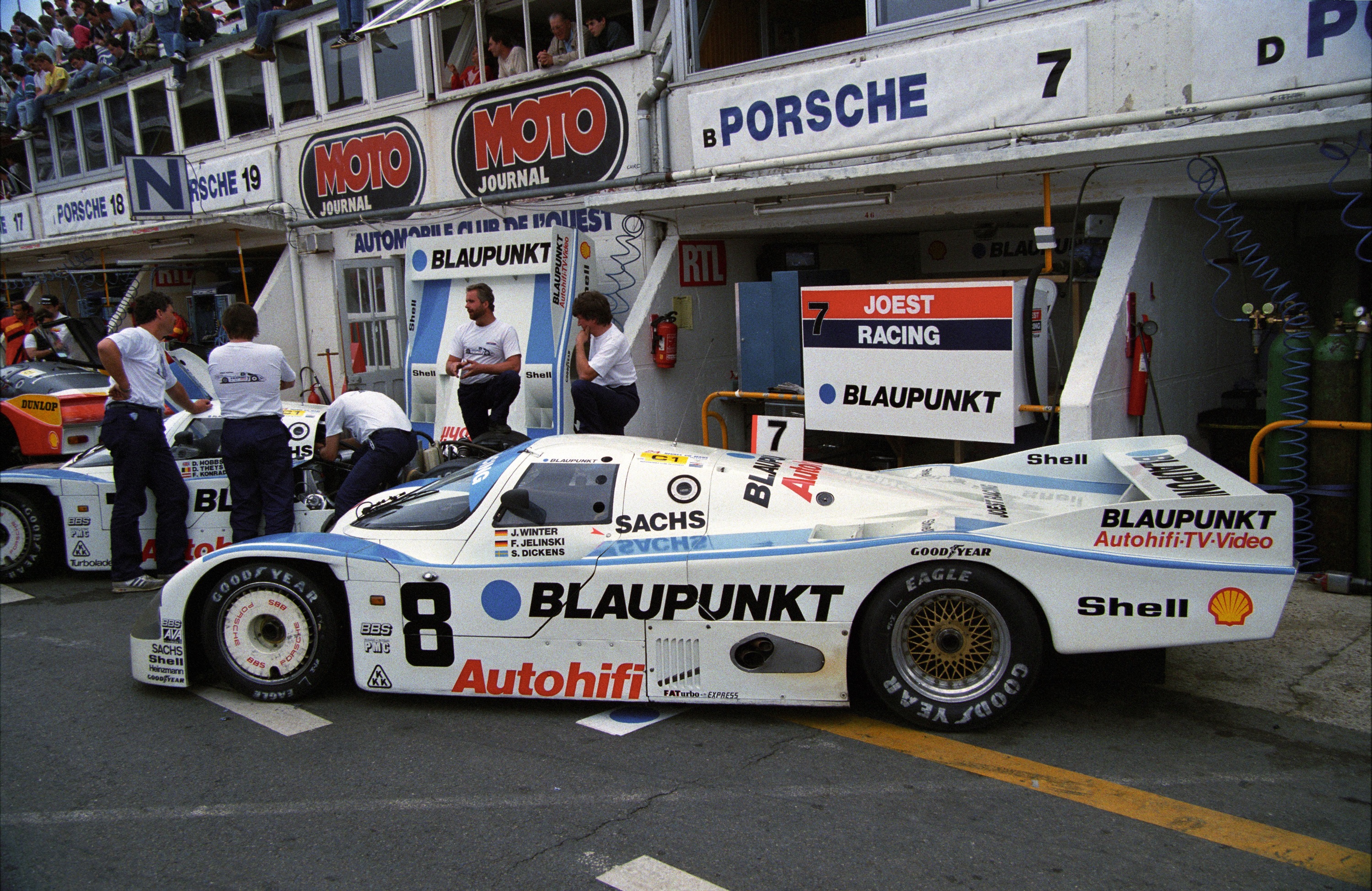 Louis Krages came from an affluent family, who he always claimed did not fund his racing activities. His place was paid for by sponsors like Minolta and Blaupunkt.