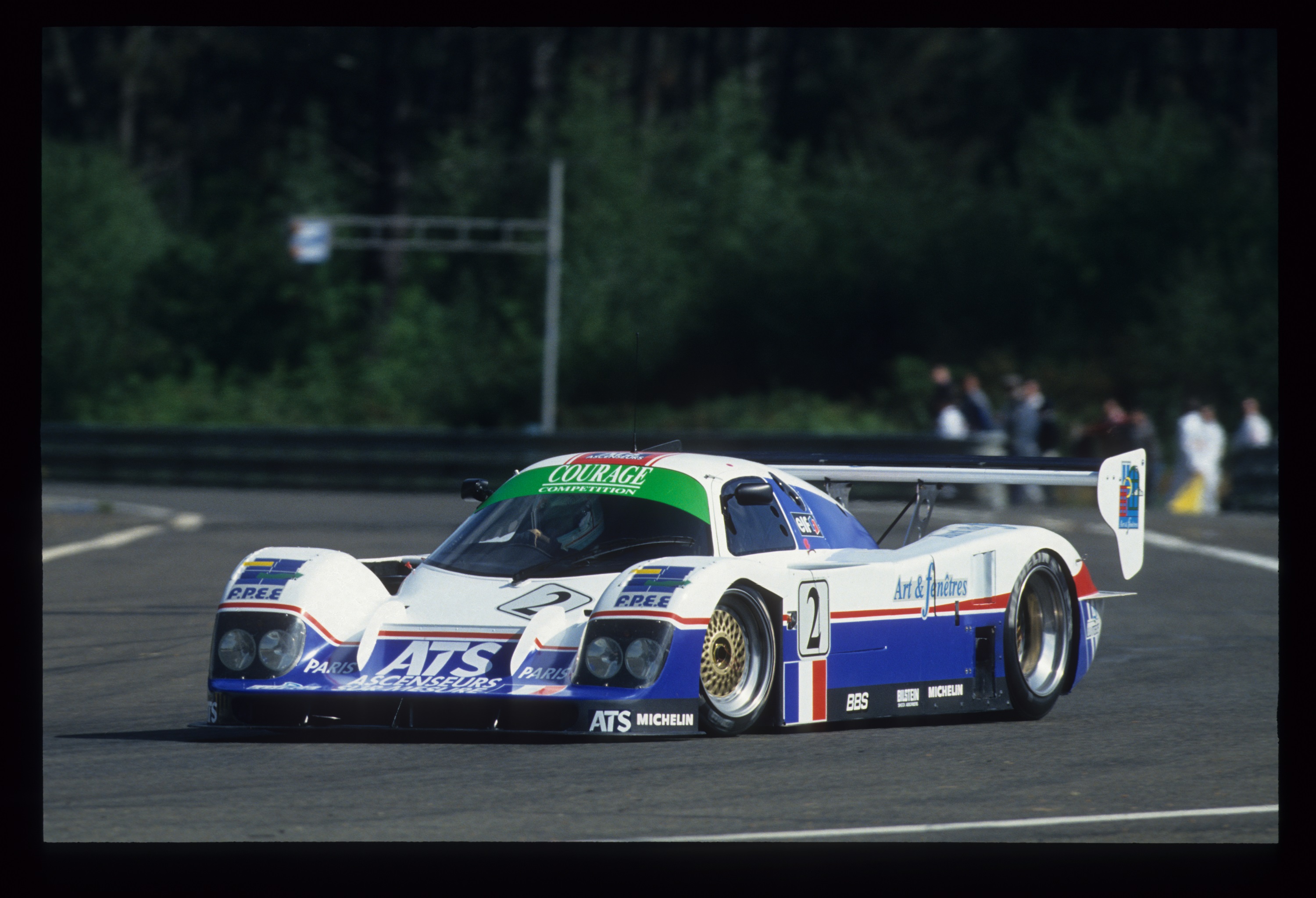 Parfois, le sport est étrange. En 1994, Alain Ferté réalise le meilleur tour lors des qualifications sur cette Courage C32 en... 3'51''050, soit la pole la plus lente de l'histoire des 24 Heures.