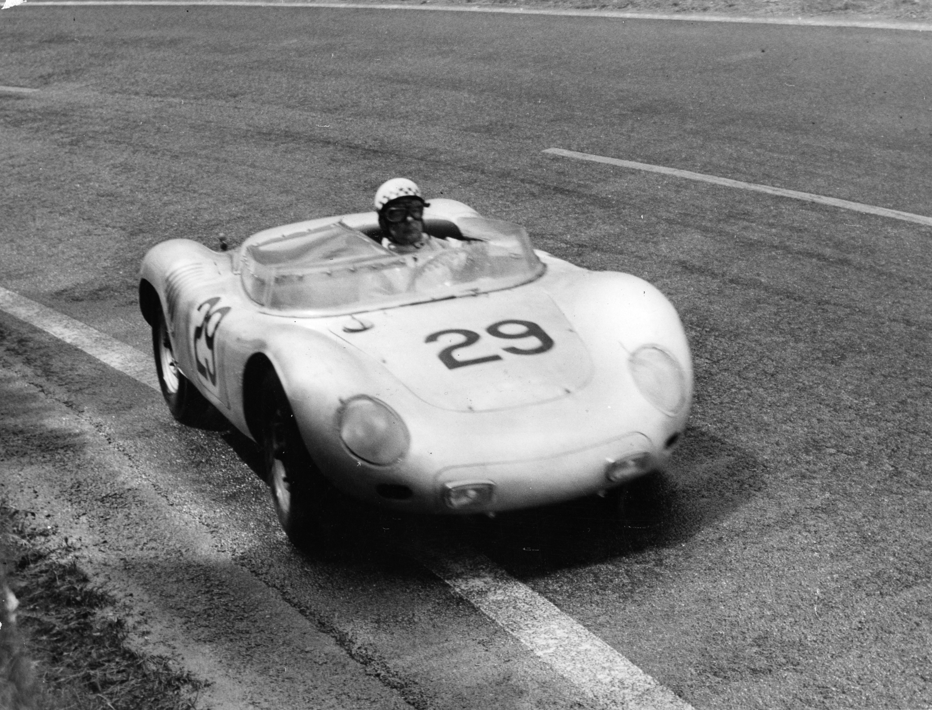 Though the Porsche 718 has known many versions, it represents a cornerstone for Porsche in its goal to conquer Le Mans.